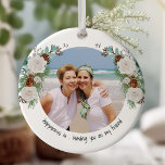 Décoration En Céramique Two Photo Happiness est votre ami Rose et Pine<br><div class="desc">Magnifique ornement avec vos photos personnalisées, cônes de pin à roses blanches et coton avec jolie typographie manuscrite. Le design est recto-verso et le modèle est configuré pour que vous puissiez ajouter vos photos et texte personnalisé à l'avant et à l'arrière. L'exemple de libellé dit "le bonheur est .. vous...</div>