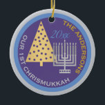 Décoration En Céramique Un Notre 1ère Chrismukkah Photo Tree Menorah Keeps<br><div class="desc">Personnalisez ce plaisir NOTRE 1ER ornement CHRISMUKKAH pour un souvenir de famille. Du simple arbre de Noël doré à la menorah argentée de l'Hanoukka, ce ornement bleu et violet commémorera votre première fête mixte. Téléchargez votre photo à l'envers et ajoutez votre nom et l'année à l'avant. "NOTRE 1ER CHRISMUKKAH" peut...</div>