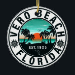Décoration En Céramique Vero Beach Floride Palm Tree Retro Sunset Souvenir<br><div class="desc">Vero Beach Florida Palm Tree Retro Sunset Souvenir ornement en céramique. Plages de Vero Beach Floride. Ce design rétro vintage est pour le surf,  le camping. le design rétro vacances. Vous pouvez le donner en cadeau de Noël à tous les amateurs de baie et de plage.</div>