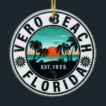 Décoration En Céramique Vero Beach Floride Palm Tree Retro Sunset Souvenir<br><div class="desc">Vero Beach Florida Palm Tree Retro Sunset Souvenir ornement en céramique. Plages de Vero Beach Floride. Ce design rétro vintage est pour le surf,  le camping. le design rétro vacances. Vous pouvez le donner en cadeau de Noël à tous les amateurs de baie et de plage.</div>