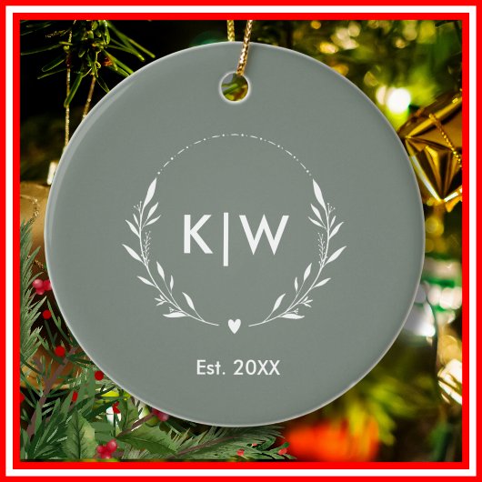 Décoration En Céramique Vert sauge et blanc | Monogramme initiales moderne