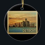 Décoration En Céramique Vintage voyage de Detroit Michigan<br><div class="desc">Design de Detroit Michigan dans le style Vintage voyage avec un beau coucher de soleil de la ville.</div>
