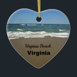 Décoration En Céramique Virginia Beach, Virginia<br><div class="desc">Scène de plage avec des vagues s'écrasant sur le sable et des mots : "Virginia Beach,  Virginia" Grand souvenir de vos vacances à Virginia Beach!</div>