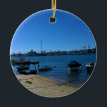 Décoration En Céramique Vue de Balboa Island, Newport Beach, Californie<br><div class="desc">Un matin d'hiver ensoleillé sur Balboa Island à Newport Beach,  Californie. La vue sur le canal est le Pavillon Balboa et la Zone Amusante sur la péninsule de Balboa. Photo prise en février 2016.</div>