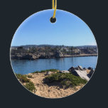 Décoration En Céramique Vue depuis le Wedge, Newport Beach, Californie<br><div class="desc">Vue de Big Corona Beach,  Pirate's Cove,  & Corona Del Mar de l'autre côté du canal tout en se tenant au West Jetty View Park au Wedge à Newport Beach,  en Californie. Photo prise en novembre 2022.</div>