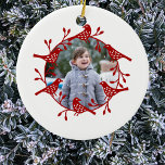 Décoration En Céramique Wreath d'oiseaux Photo moderne Scandi<br><div class="desc">Une couronne festive d'oiseaux et de hanches roses entoure votre propre photo dans cette jolie décoration de Noël rouge et blanc de style scandinave. Art original de Nic Squirrell. Crédit photo : Photographie © Storytree Studios,  Stanford,  CA</div>