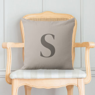 Decorative cushion with initial kussen