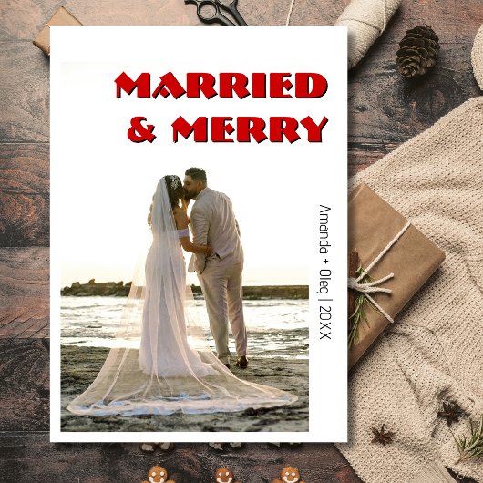 Decorative Married and Merry Modern Rich RedText Feestdagenkaart