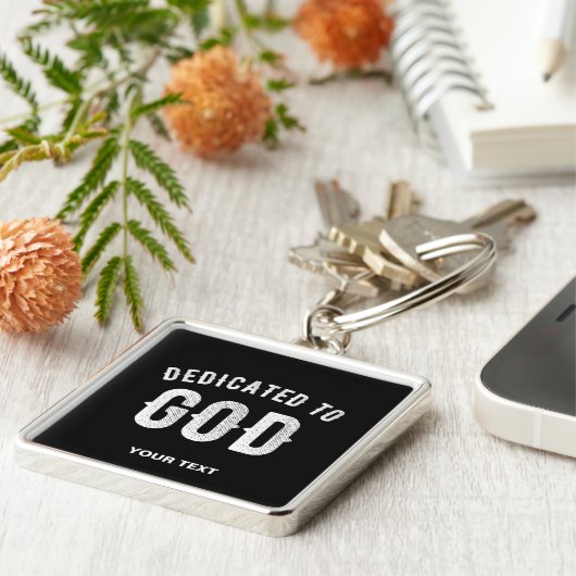 DEDICATED TO GOD COOL WHITE TEKST SLEUTELHANGER (Zijkant)