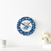 Deep Blue Ocean Whale Pattern Custom Name Nursery Ronde Klok (Huis)