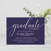 Deep Blue typographie Graduation Invitation (Debout devant)