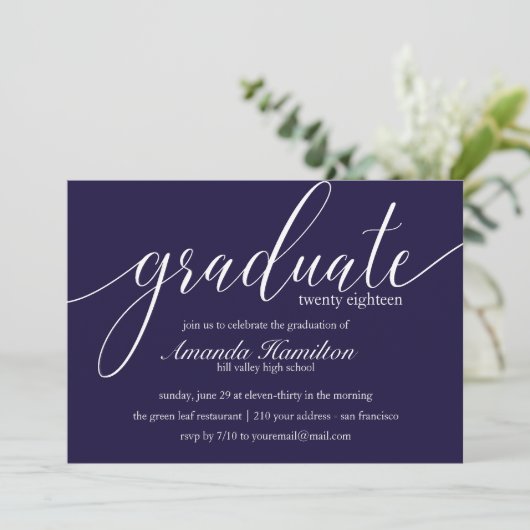 Deep Blue typographie Graduation Invitation (Debout devant)