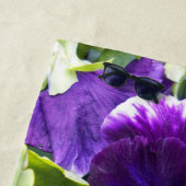 Deep Paars Pansy Plant Strandlaken (In situ)