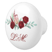 Deep Red Roses & Protea Floral Script Monogram Keramische Knop (Rechts)