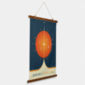 Deep Space Atomic Clock Poster, Oranje versie. Hangend Wandkleed (Gebogen)