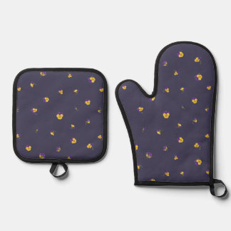 Deep Violet Purple Yellow Viola Floral Pattern Ovenwant & Pannenlap Set