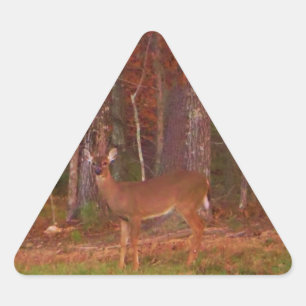 Deer, Green Grass Red en Gold leaves Driehoek Sticker