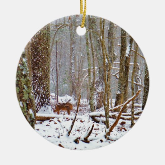 Deer in the snow, licking leg keramisch ornament (Voorkant)