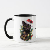 Definieer ondeugende kat die in kerstverlichting i mok (Links)