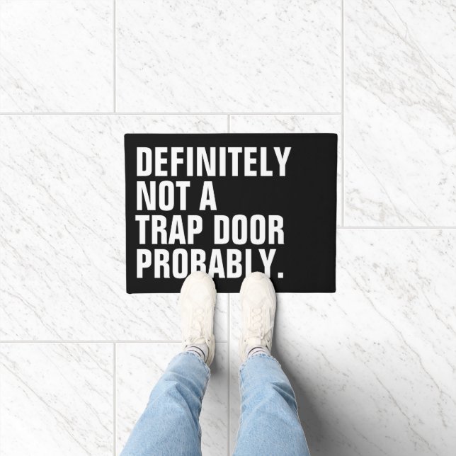 DEFINITELY NOT A TRAP DOOR PROBABLY DEURMAT (Binnen)