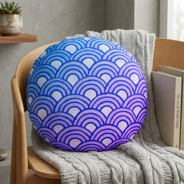 Dégradé d'écailles céruléennes Coussin rond (Créateur téléchargé)
