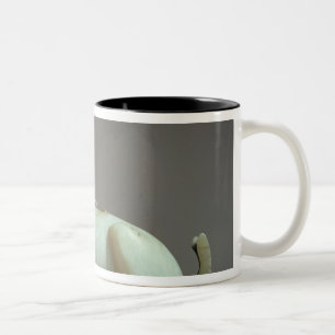 Deksel van een onbuigzame pot in de vorm van een i tweekleurige koffiemok