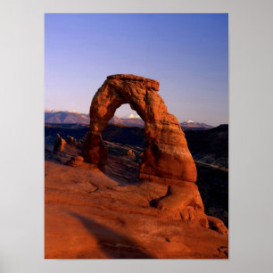 Delicate Arch op zonsondergang met sneeuw bedekt L Poster