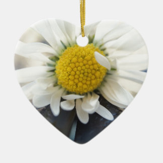 Delicate daisy keramisch ornament