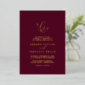 Delicate Gold Foil | Bourgogne Monogram bruiloft Folie Uitnodiging (Staand Voorkant)