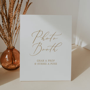 Delicate gouden kalligrafie bruiloft fotocabine reclamebord met voetstuk