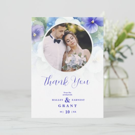 Delicate Romantische Klassieke Bloemen Blauwe tint Bedankkaart (Staand voorkant)