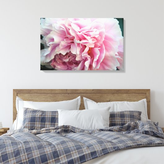 Delicate Roze Pioen Bloemen Verpakte Canvas Print (Insitu (Slaapkamer))