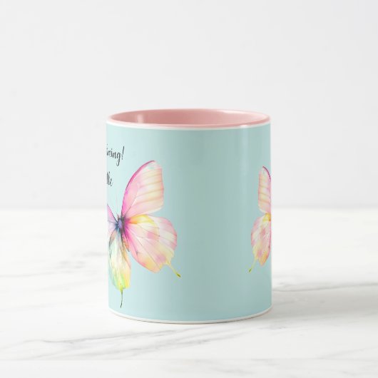 Delicate roze vlinder in pastel regenboog kleuren mok (Midden)
