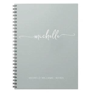 Delicate Sage Groen Girly Monogram Script Notitieboek