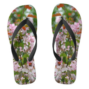Delicate tak met bloemen appelboom teenslippers