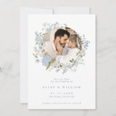 Delicate zachte blauwe bloemenkrans bruiloft save the date (Voorkant)