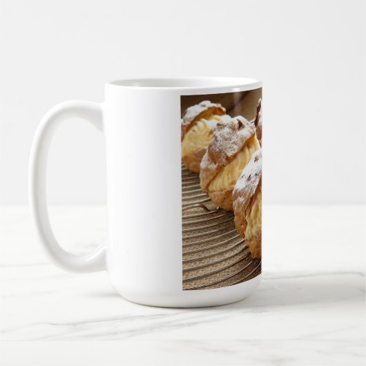 Delicious Cream Puffs Koffiemok (Links)