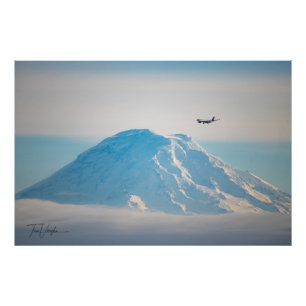 Delta jet vliegend door Mt. Rainier - Seattle, WA Foto Afdruk