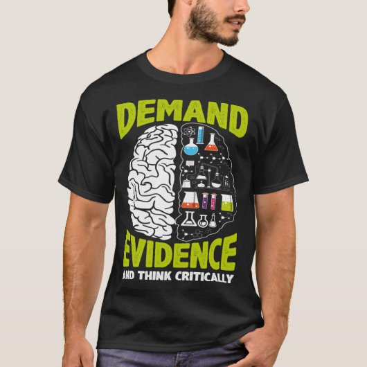 Demand Evidence And Think Critically Scientist Sci T-shirt (Voorkant)