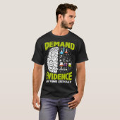 Demand Evidence And Think Critically Scientist Sci T-shirt (Voorkant volledig)