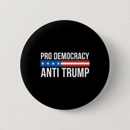 Democratie - Anti Trump - Ronde Button 5,7 Cm (Voorkant)