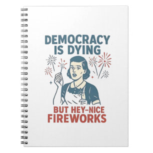 Democratie Sterft Maar Hey Leuk Vuurwerk Notitieboek