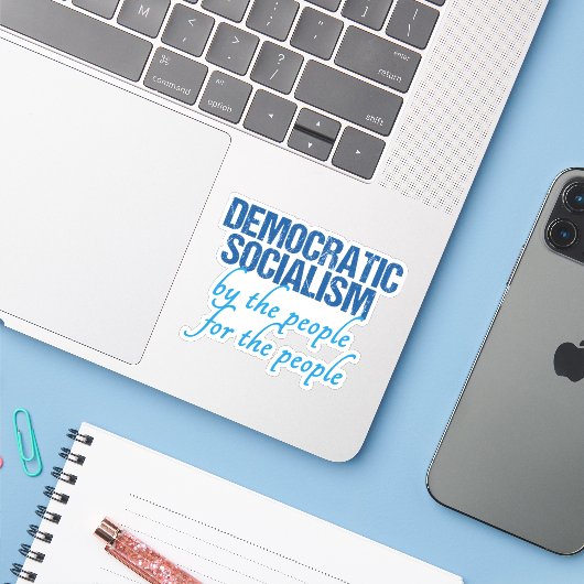 Democratisch socialisme sticker (Laptop met iPhone)