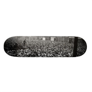 Demonstratie van Michael Collins Free State 1922 Skateboard