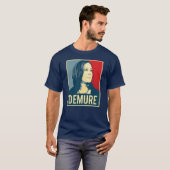 Demure en Mindful Kamala Harris T-shirt (Voorkant volledig)