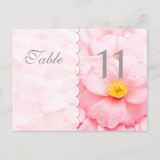 Demure Table Number-Briefkaart Briefkaart