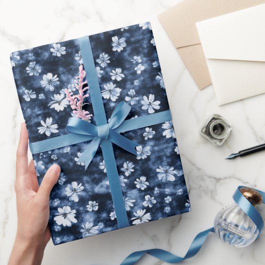 Denim Blauwe Bloemen Bruidsmeisjesfeest Cadeaupapier (Geschenken)