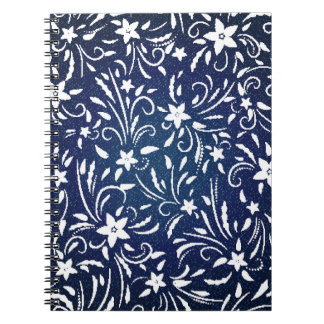 Denim Blooms: bloemenpatroon achtergrond Notitieboek