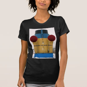Denk aan de Boblo Boats. Claire stacks T-shirt