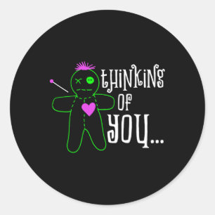 Denk aan jou Mardi Gras Voodoo Doll Ronde Sticker